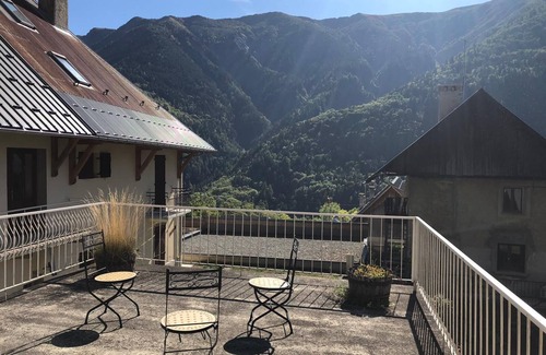 Saint-Colomban-des-Villards Apartment | Apartment with Terrace 5 minutes from Les Sybelles