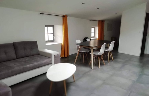 Saint-Paul-Trois-Chateaux Apartment | Apartment-Apartment-Private Bathroom-Landmark view-Le Scandinave