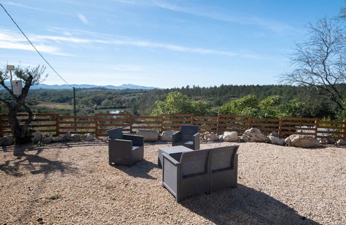 Saint-Sauveur-de-Cruzieres Apartment | Apartment 'Gîte 3 - Lavande' with Lake View, Shared Pool and Wi-Fi