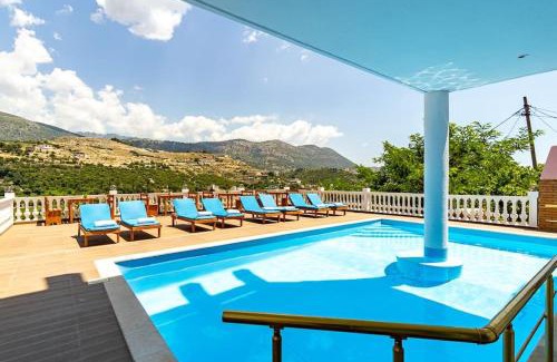 Himare Apartment | Apart 5 Pool, Views, Kitchen, Parking and more - Goro