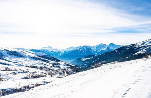 Saint-Francois-Longchamp House | Apartment suitable for 8-10 persons. In center of Saint François Longchamp with ski in & out.