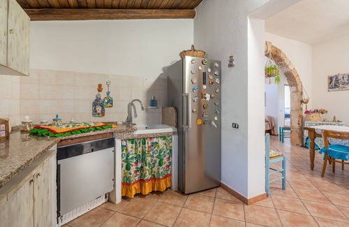Portopalo di Capo Passero Apartment | Apartment "Sara Home" with Sea View, Private Terrace & Wi-Fi