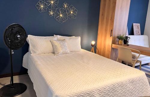 Villa Hermosa Apartment | Aparta estudios primer piso con escritorio