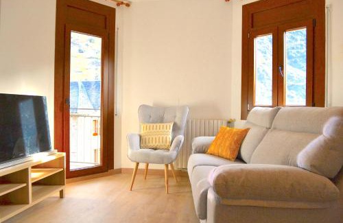Esterri D'Aneu Apartment | Apartament comfortable amb vistes i cèntric by RURAL D'ÀNEU
