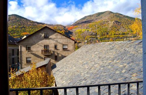 Esterri D'Aneu Apartment | Apartament comfortable amb vistes i cèntric by RURAL D'ÀNEU