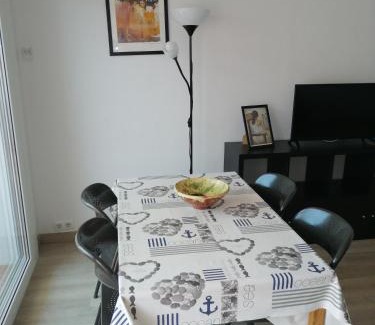 Llanca Apartment | Apartament Passeig Maritim