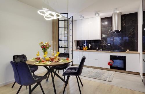 Brynow Apartment | Apartament Seven Heaven, duże łóżko, kominek w salonie, parking w cenie