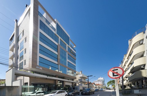 Bombas Apartment | Apartamento 2 Quartos com Piscina - 715