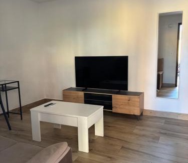 Cruz de Humilladero Apartment | Apartamento 5 a 10 min de la Estación de bus y Tren María Zambrano