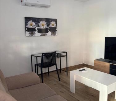 Cruz de Humilladero Apartment | Apartamento 5 a 10 min de la Estación de bus y Tren María Zambrano