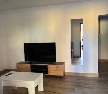 Cruz de Humilladero Apartment | Apartamento 5 a 10 min de la Estación de bus y Tren María Zambrano