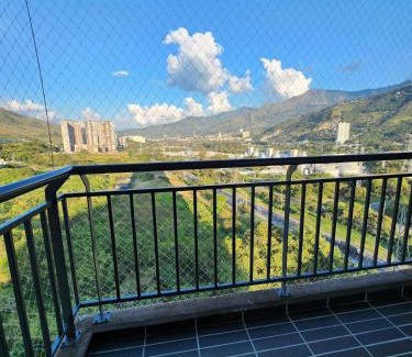 Niquia Apartment | Apartamento a pasos del Metro y centro comercial - Vista - Parking - Gym
