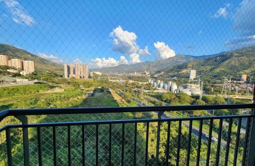 Niquia Apartment | Apartamento a pasos del Metro y centro comercial - Vista - Parking - Gym