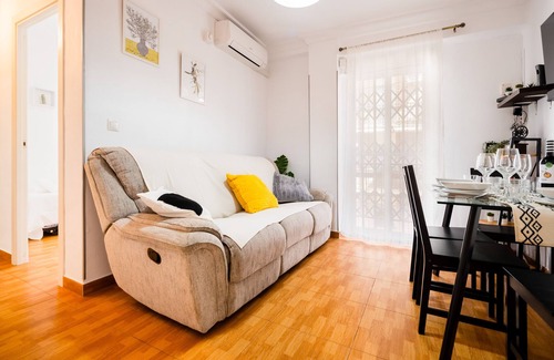 San Roque Apartment | Apartamento Cerca del Centro y de la Estación de Santa Justa a pie y Parking