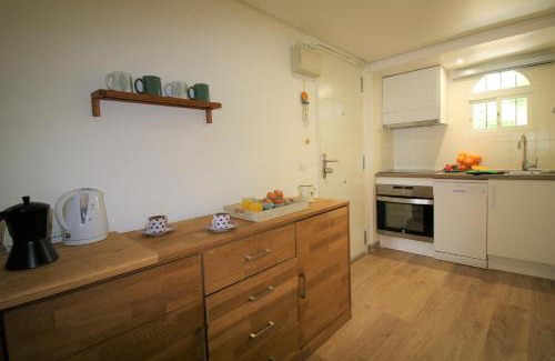 Urbanizacion Puerto de Estepona Apartment | Apartamento con las mejores vistas al mar y jardines privados, perfecto para 4 personas