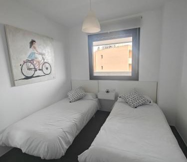 Roques Daurades Apartment | Apartamento en la playa con vistas al mar