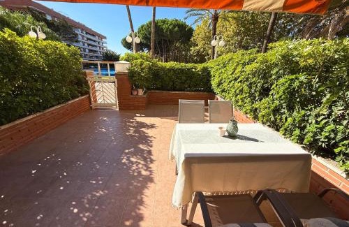Salou City Centre Apartment | Apartamento entero céntrico con piscina, gran terraza y al lado de la playa
