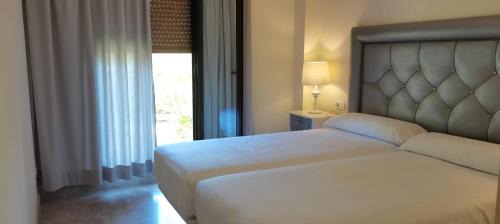 Buenas Noches Apartment | Apartamento espacioso muy tranquilo con piscinas y jardines cercano a la playa