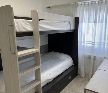 Roses Town Center Apartment | Apartamento Familiar Poeta Marquina