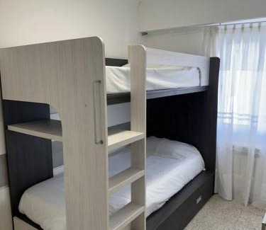 Roses Town Center Apartment | Apartamento Familiar Poeta Marquina