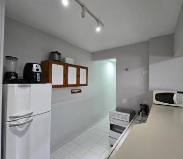 Jardim Sao Miguel Apartment | Apartamento no Guarujá Praia da Enseada para até 6 pessoas, com Ar Condicionado, a 800 metros - 5 minutos a pé