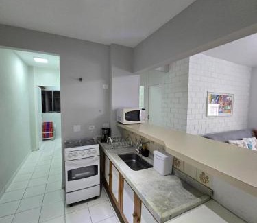 Jardim Sao Miguel Apartment | Apartamento no Guarujá Praia da Enseada para até 6 pessoas, com Ar Condicionado, a 800 metros - 5 minutos a pé