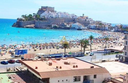 Peniscola Apartment | APARTAMENTO NUEVO CÉNTRICO en PRIMERA Línea de playa con vistas al Mar, Piscina, aire acondicionado y wifi