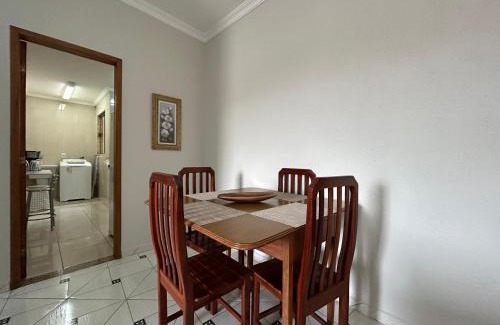Rio das Ostras Apartment | Apartamento sala e quarto com ar na Praia do Abricó