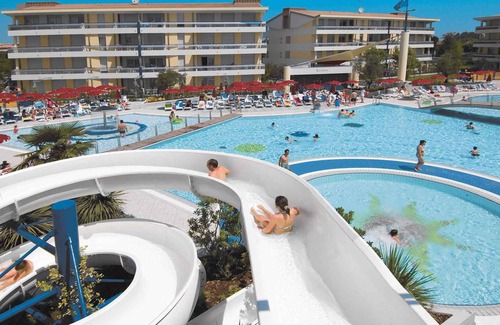 Bibione Condo | Apartement mit Klimaanlage und Balkon