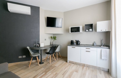 Borgogna Apartment | ApartHotel Durini