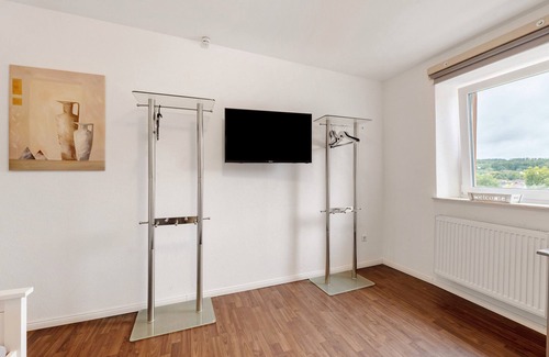 Thaleischweiler-Froschen Apartment | Apartment '10' with Shared Garden and Wi-Fi