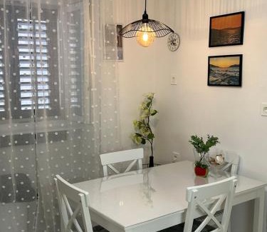 Cove Tri Zala (Zrnovo) House | Apartman Angie