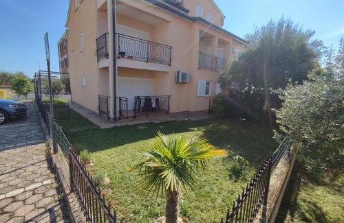 Mali Maj Apartment | Apartman s vrtom u blizini centra