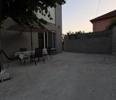 Mrcevac House | Apartman Strahinja