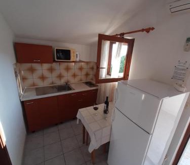 Ivan Dolac Apartment | Apartmani Toni - Kućica