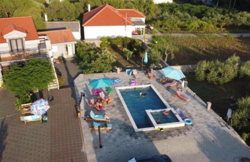 Privlaka Apartment | Apartmant Franica with heated pool and jacuzzi