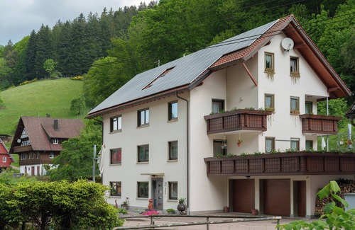 Bad Peterstal-Griesbach Apartment | Apartment 'Doppelzimmer 2' with Mountain View, private balcony and Wi-Fi