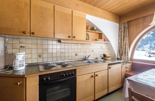 Selva di Val Gardena Apartment | Apartment “Kleine Gartenwohnung Haus Forelle” on the Slopes with Mountain View