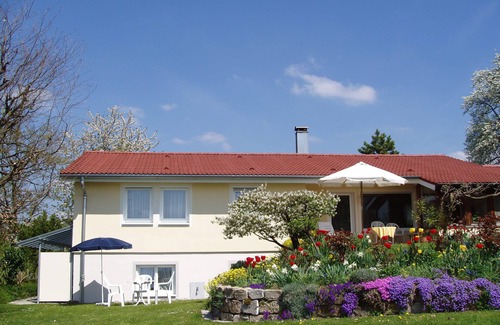 Kressbronn Apartment | Apartment 'Haus Hildegard Keller' with Lake View and Wi-Fi
