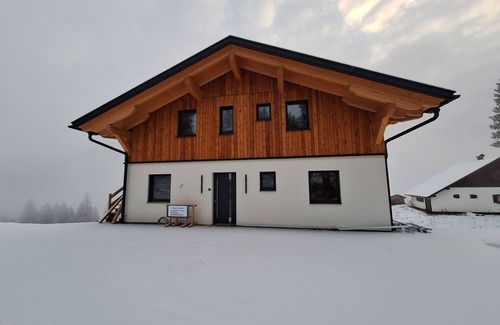 Sonnenalpe Nassfeld Apartment | Apartment '1' with Mountain View, Shared Garden and Wi-Fi