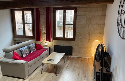 Semur-en-Auxois Apartment | Apartment 2 - 55 m2 in the historic center of Semur en Auxois