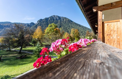 Unterschonau Apartment | Apartment "2 Apartment mit Gartenblick" with Mountain View, Private Balcony & Wi-Fi