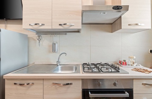 Cabras Apartment | Apartment '2' with Shared Garden, Wi-Fi and Air Conditioning