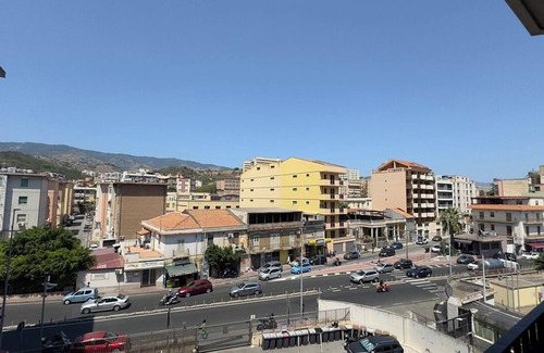 Messina Apartment | Apartment 200 meters from the polyclinic, with air conditioning and wi-fi.