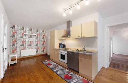 Schlagsdorf Apartment | Apartment '3,5 Zimmer Wohnung' with Shared Garden, Balcony and Wi-Fi