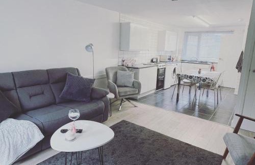 Porth Apartment | Apartment 3, The Anchorage Porth Way, Porth, Newquay TR7 3NR