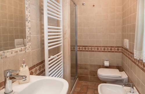 San Presto Apartment | Apartment 4 beds, private bathrooms and swimming pool surrounded by the greenery of Assisi