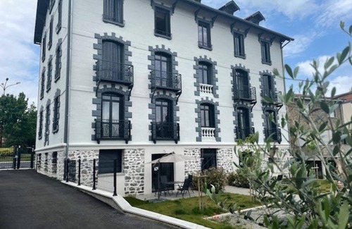 Chatel-Guyon Apartment | Apartment 4 persons air-conditioned 1 bedroom + sofa bed Puy de Pourcharet A04