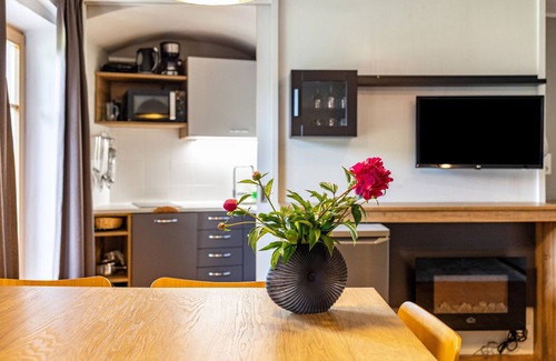 Issengo Apartment | Apartment '5' with Mountain View, Shared Pool and Wi-Fi