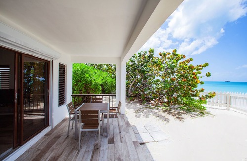Runaway Bay Apartment | Apartment 6 : Beachfront 2-Bedroom Apartment